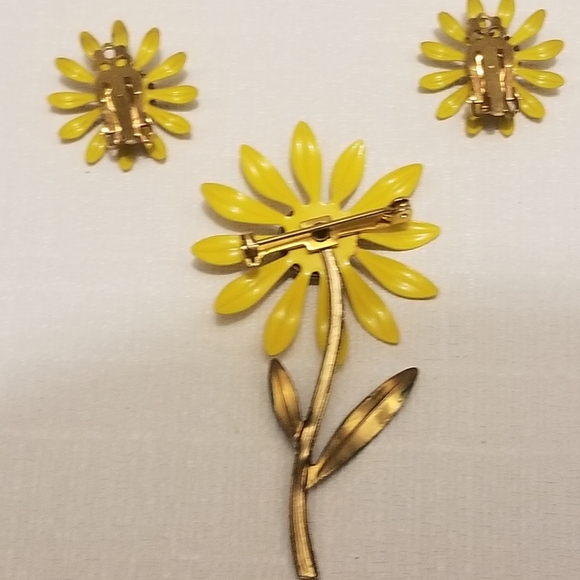 Cheery vtg clip earring/ brooch set w yellow flowers - Picture 4 of 7